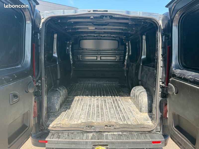 Renault Trafic III Fourgon L1H1 2T8 Grand Confort 2.0 150 ch BVA6 (image 5)