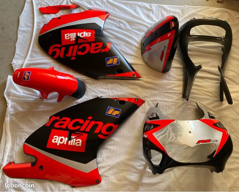 Pièces Carénage Aprilia Area 51 - Plastiques Réservoir Et Passage De Roue Avant/arrière - Occasion