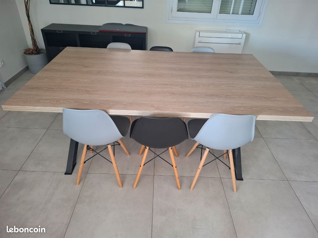 Table (image 3)
