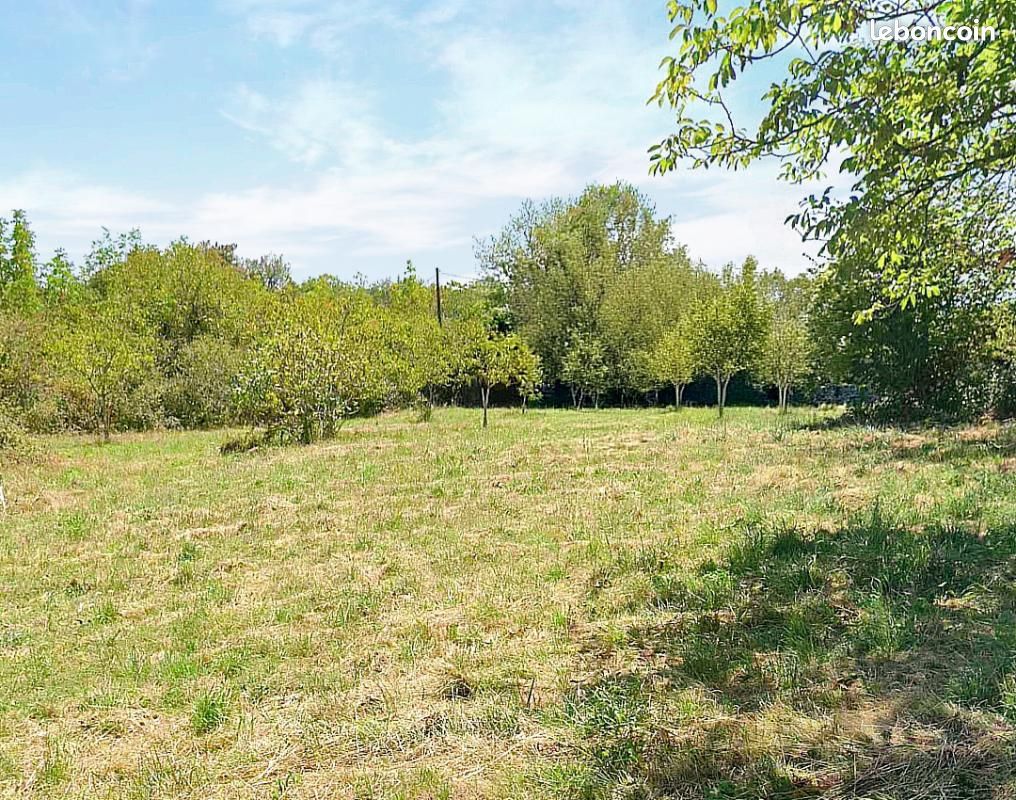 Terrain 1 700 m² Salignac Eyvigues · à Salignac-Eyvigues · 27 000 €