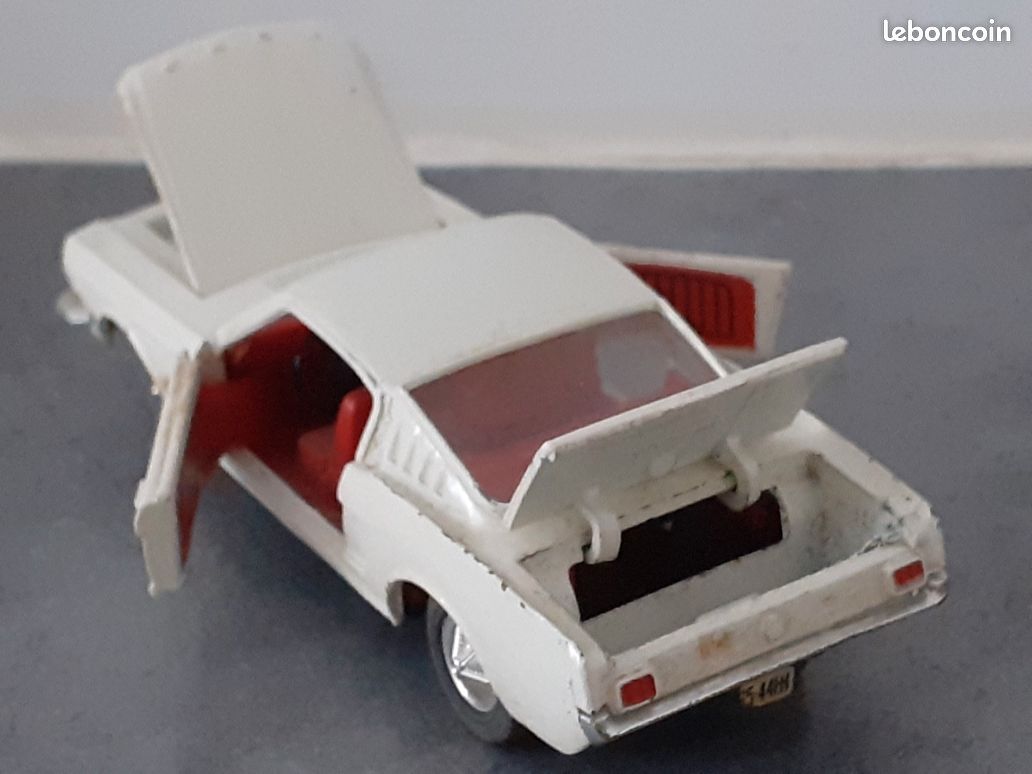 Dinky Toys Ford Mustang Fastback 2+2 – N°161 – Échelle 1/61 – Avec Boîte D'origine