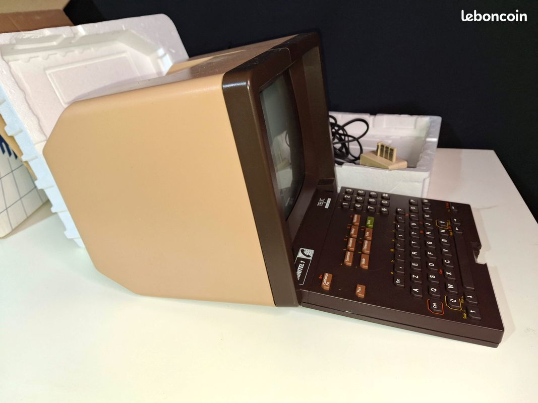 Vieux Minitel Alcatel Telic V1 Avec Combiné Qui S'allume - PTT - Collection