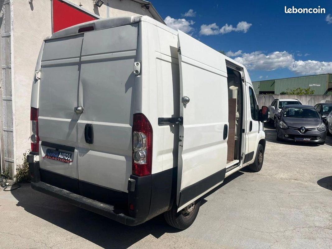 Peugeot Boxer 2.2L HDI 101 CHEV DIESEL - ÉNORMEMENT DE RANGEMENTS | RÉVISÉE-GARANTIE DE 12 MOIS (image 17)