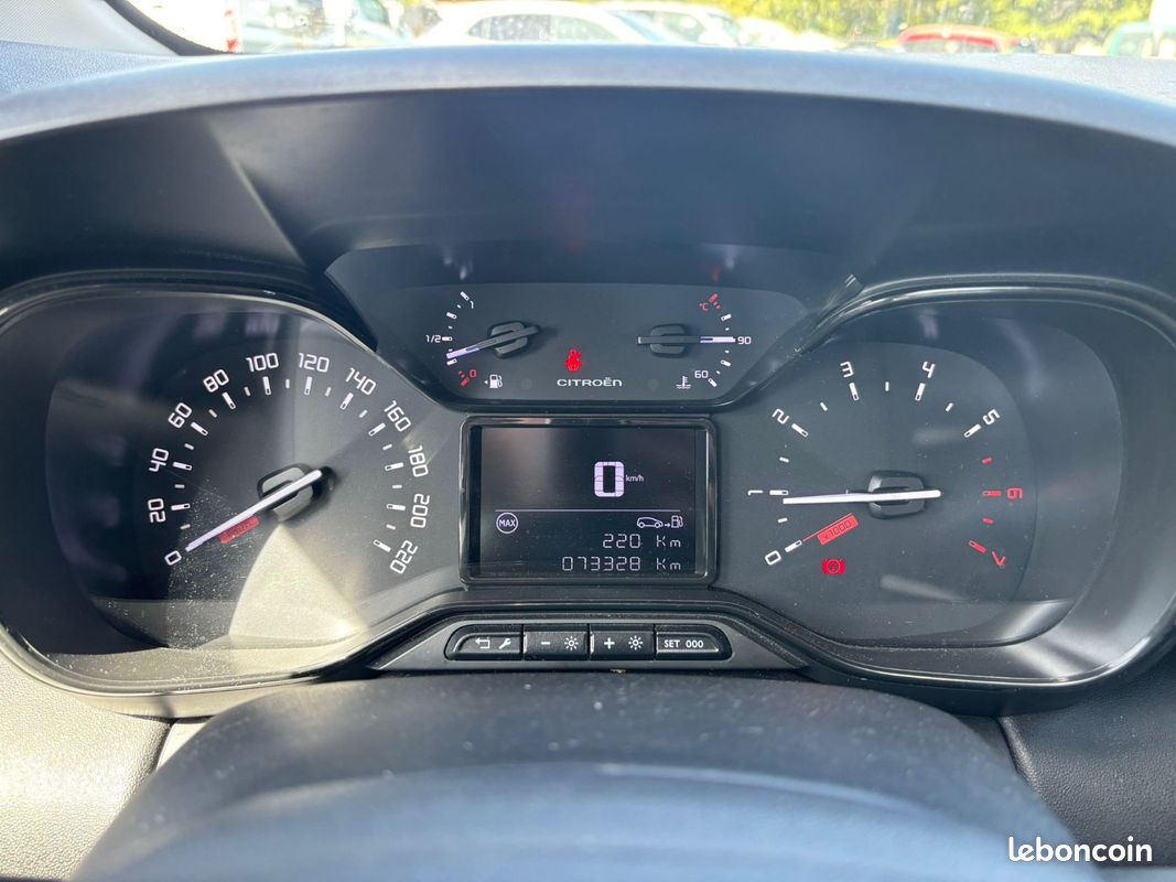 CITROEN C3 AIRCROSS PureTech 82 BVM5 Live (image 19)
