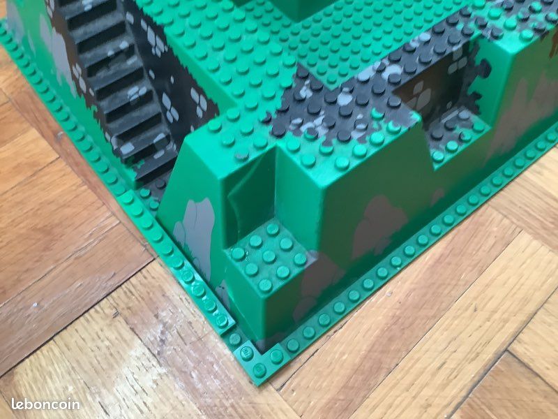 Plaque de base lego issue du set 6090 (image 4)