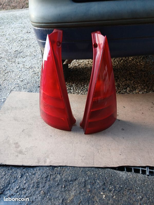 Cabochons de feux arrière citroën C3 (image 1)