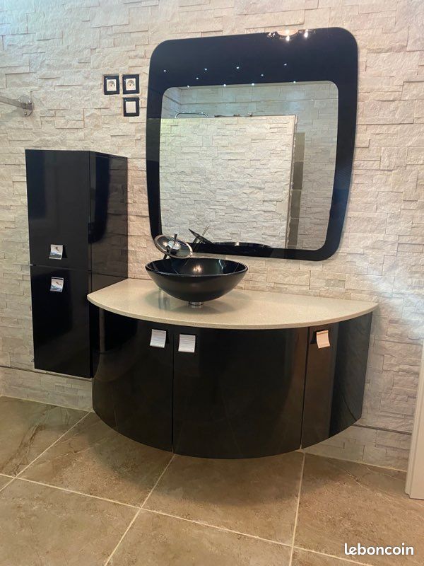 Meuble de salle de bain (image 1)