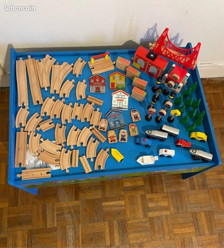 Table d'activités avec circuit de train en bois complet (image 13)