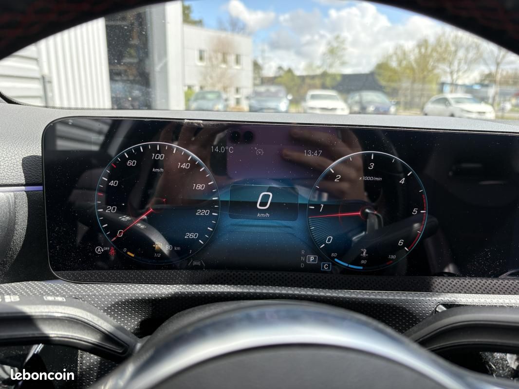 Mercedes Classe A A200D moteur mercedes pack AMG ( éclairage d'ambiance, Toit Ouvrant, Siège élec... (image 19)