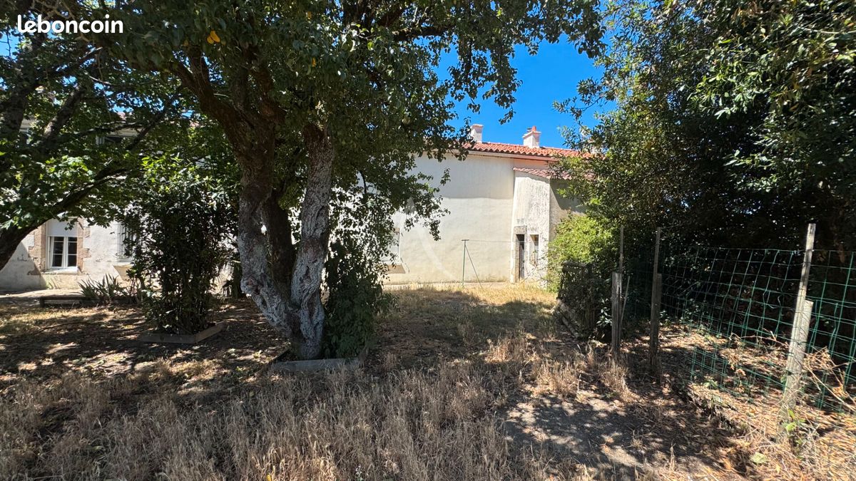 Maison 4 pièces 550 m² · à La Roche-sur-Yon · 550 m² · 199 900 €