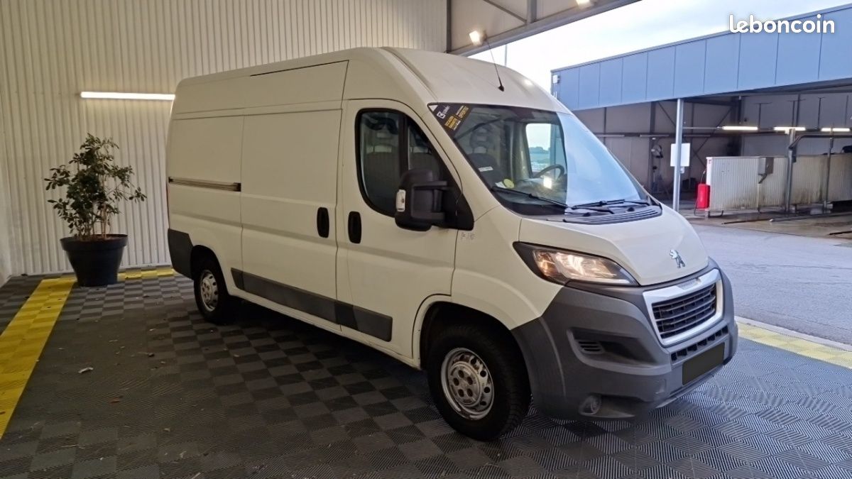 Peugeot Boxer FOURGON TOLE 335 L2H2 BLUEHDI 130 SS PREMIUM (image 3)