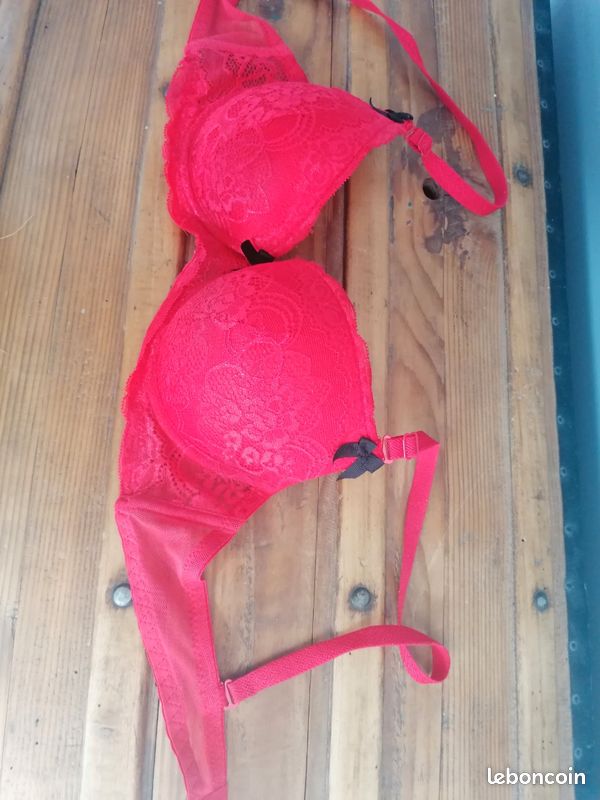 Soutien gorge rouge taille 90B (image 4)