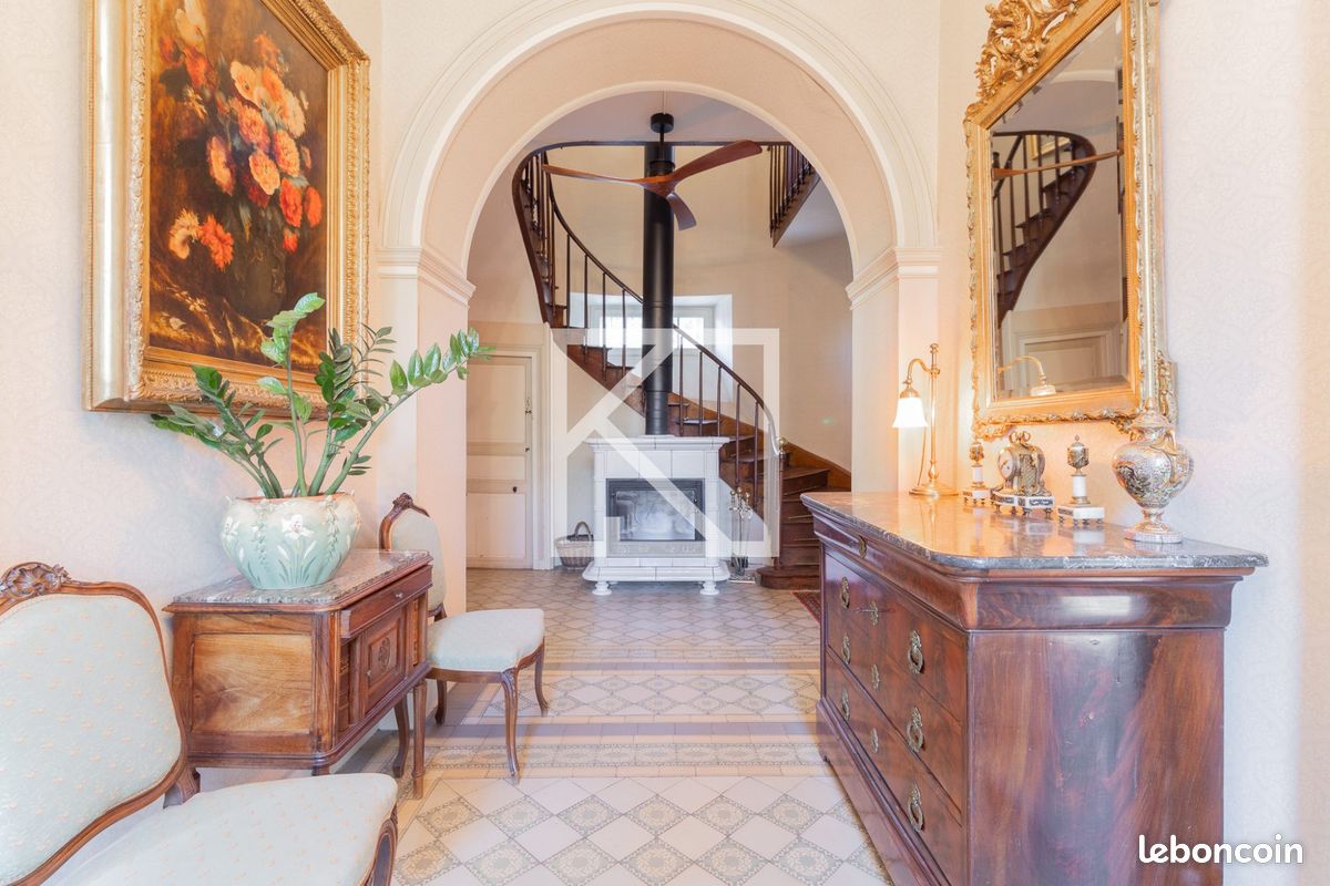 Propriété 9 pièces 296 m² (image 2)