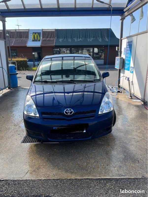 Toyota Corolla 2.2 136 cv (image 1)