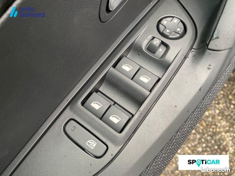 Peugeot 2008 1.2 Hybrid 145ch Style e-DCS6 (image 12)