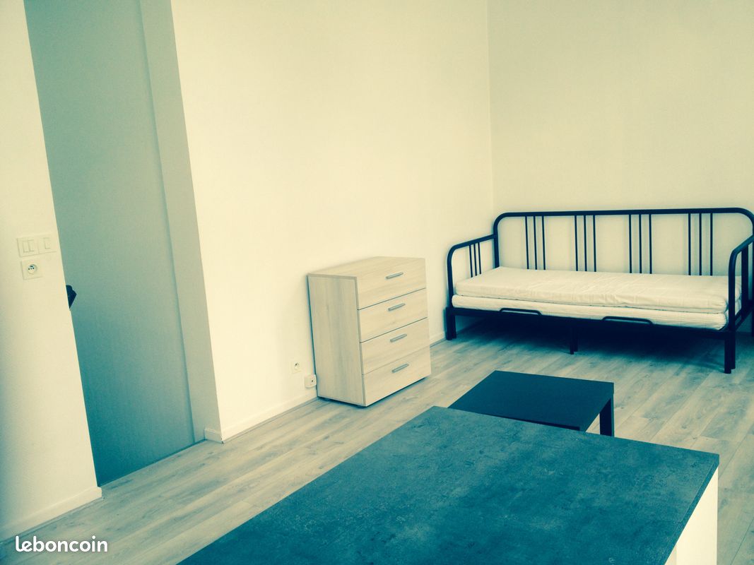 Appartement 1 pièce 25 m² · à Valenciennes · 25 m² · 400 €
