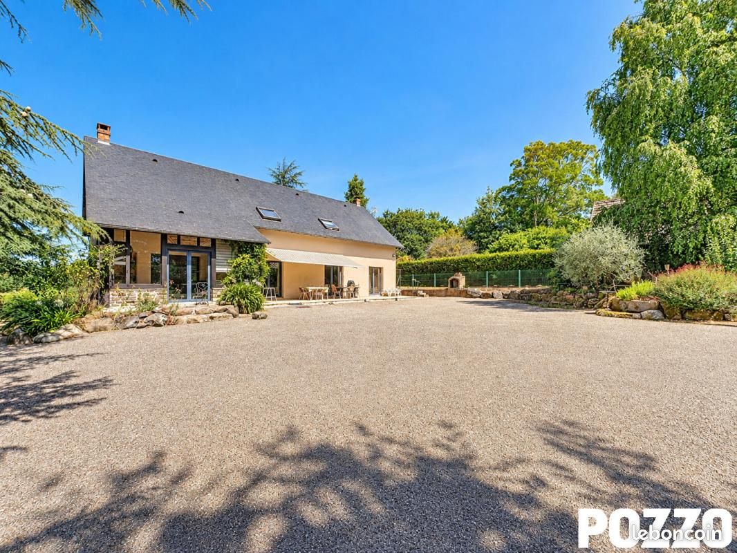 Maison 10 pièces 255 m² · à Bréhal · 255 m² · 558 000 €
