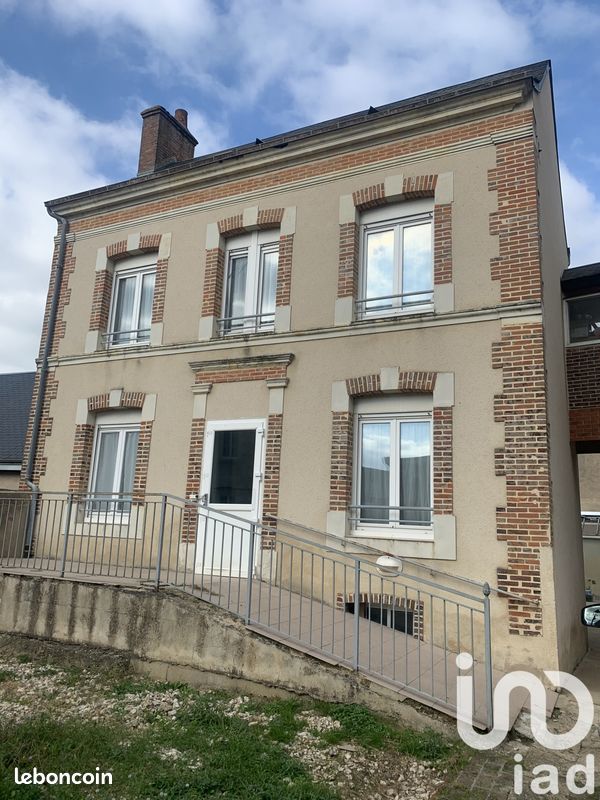 Maison 9 pièces 205 m² · à Bessé-sur-Braye · 205 m² · 130 000 €