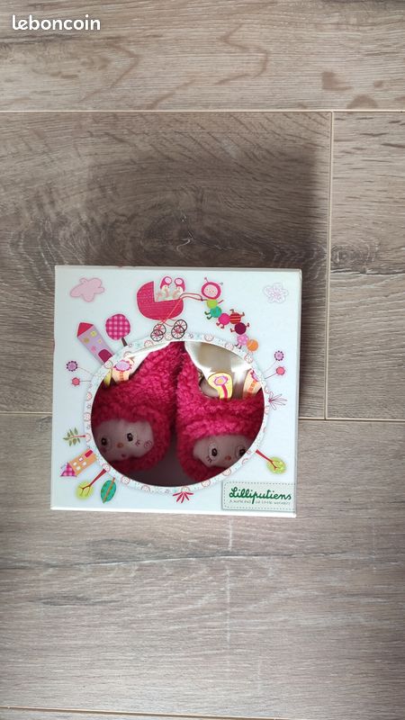 Chaussons bébé lilliputiens chenilles neufs (laora) (image 3)
