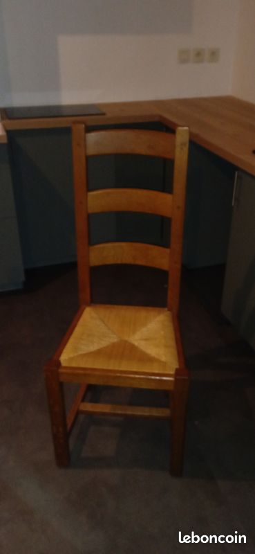 Six Chaises en chene massif avec assise paillee (image 1)