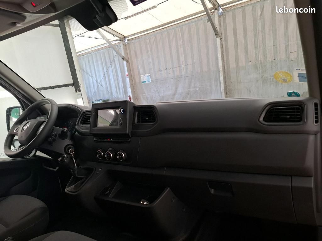 RENAULT Master 2019 4P Fourgon tôlé FG Tr CF F3300 L2H2 Blue dCi 135 (image 5)