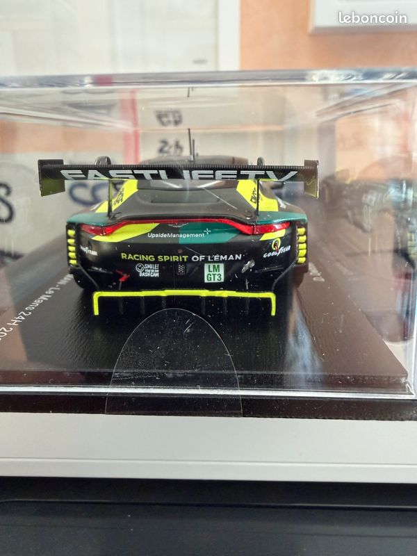 Spark Aston Martin Vantage V12 2009 - Miniature 1/43 Résine - Occasion