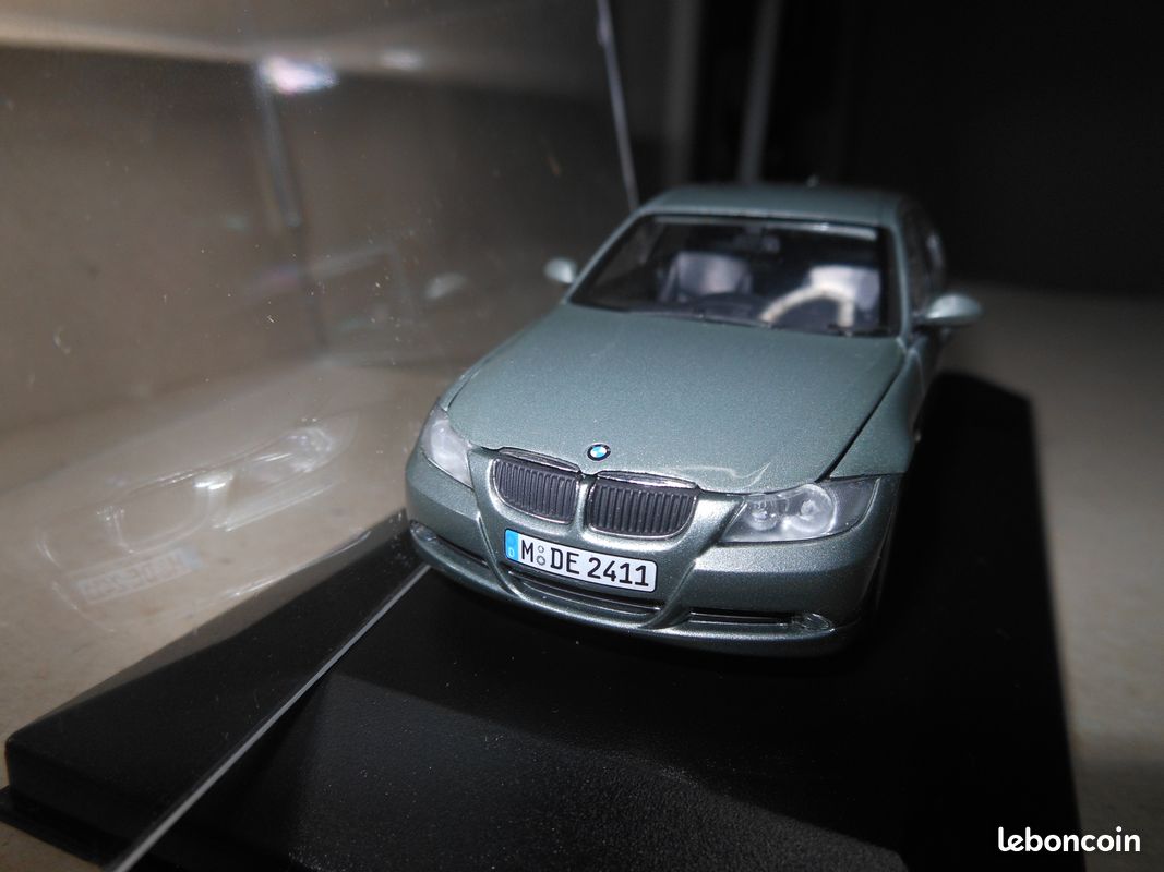 BMW M3 E30 Noir MINICHAMPS 1:43 de reference 2000 B