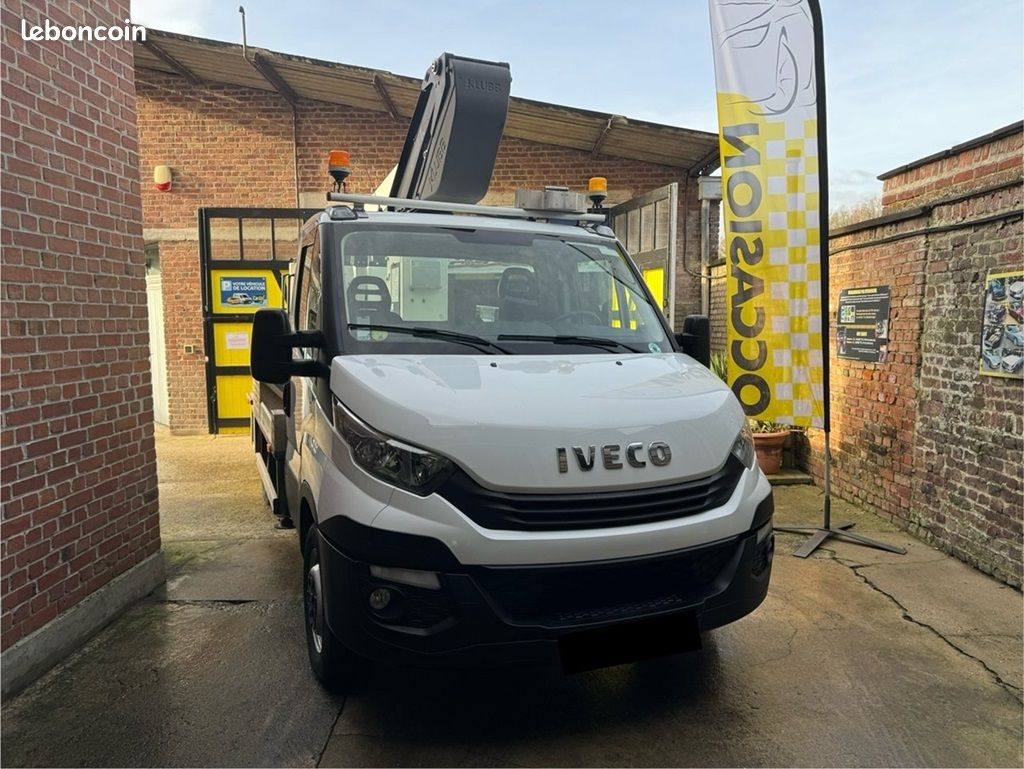 IVECO DAILY 35S14 – NACELLE KLUBB 11 m – 2018 – 1ère main TVA récupérable (image 1)