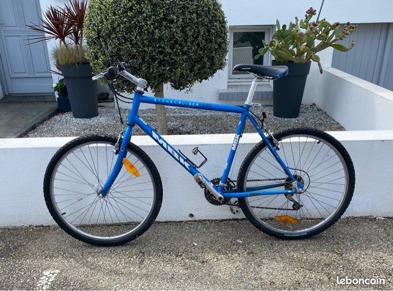 VTT Femme MBK Grenat 18 Vitesses Fourche Rock Shox Suspension Avant