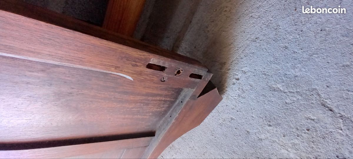 Lit ancien en bois massif (image 2)