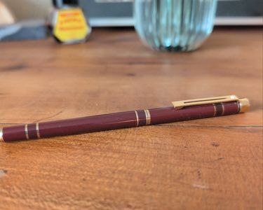 Stylo Plume Sheaffer Targa Slim - Laque Rouge Marbrée - Plume Or 18 Carats - Occasion