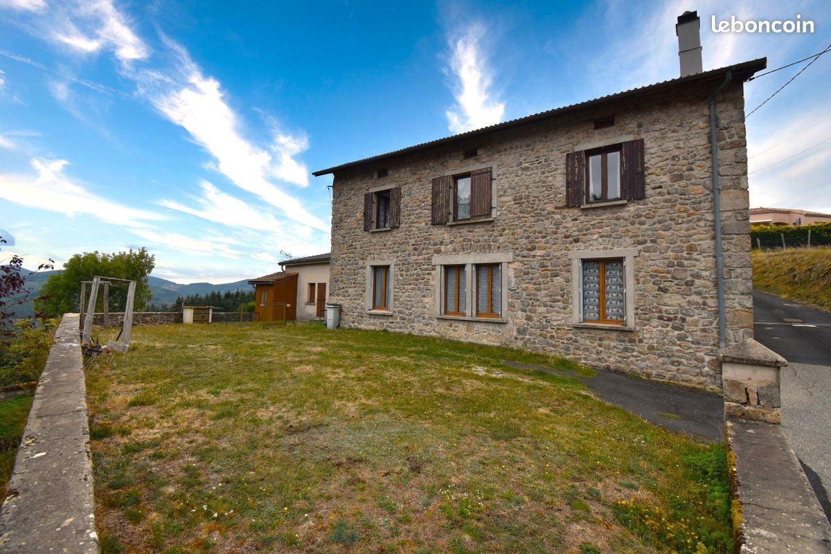 Maison 9 pièces 77 m² · à Rochepaule · 77 m² · 99 500 €