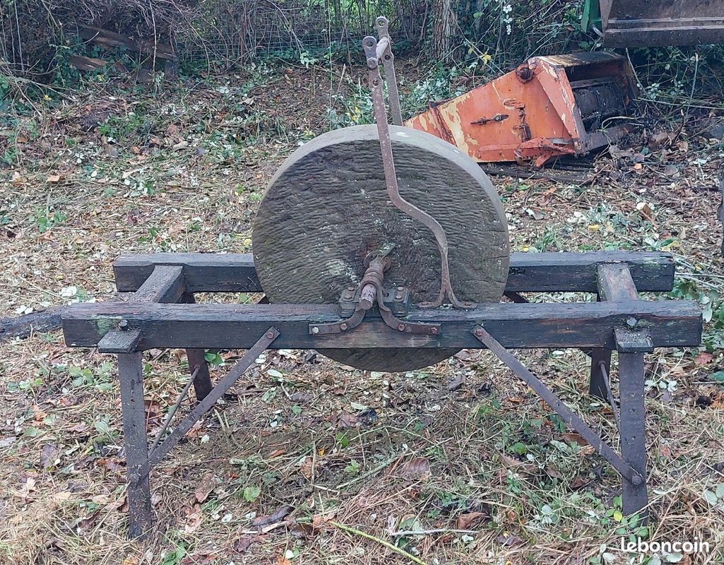 Meule en pierre (image 1)