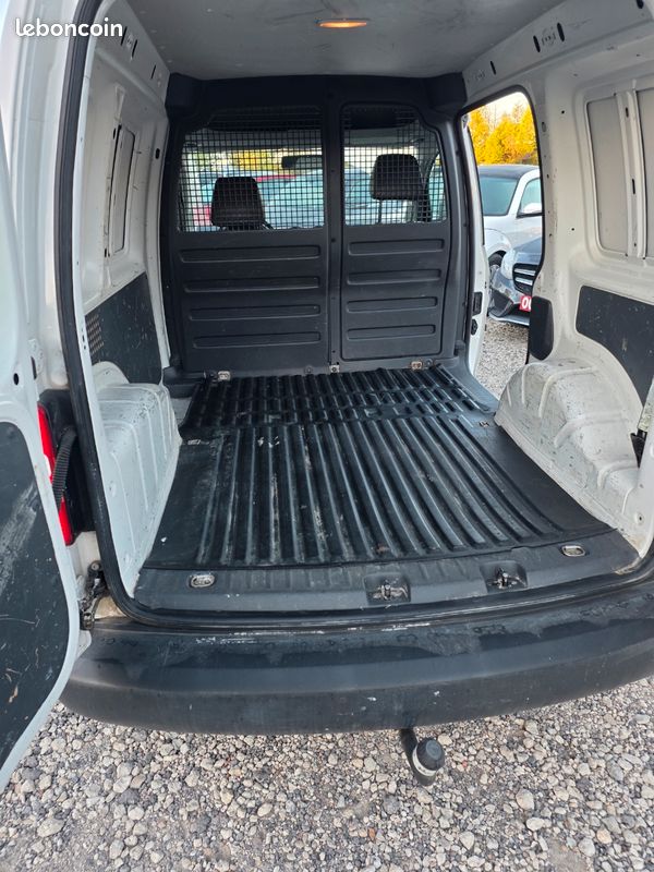 VOLKSWAGEN CADDY 1.6 TDI ATTELAGE 155Mkms (image 4)