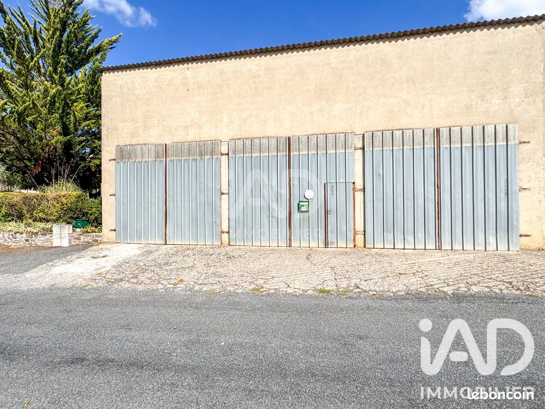 Parking 120 m² · à Saint-Victor-Et-Melvieu · 120 m² · 65 000 €