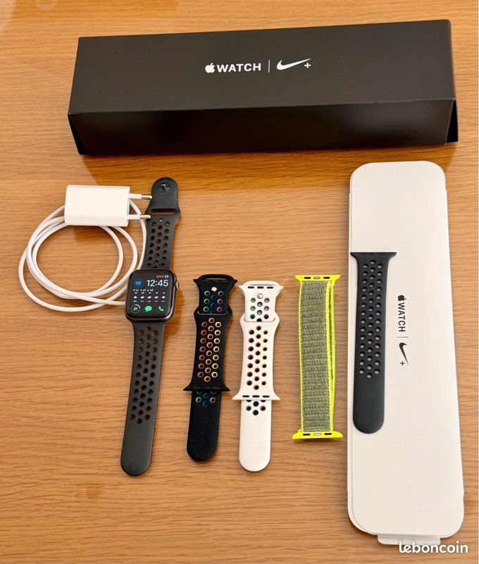 Apple Watch Nike 44 mm GPS Cellular Téléphones Objets