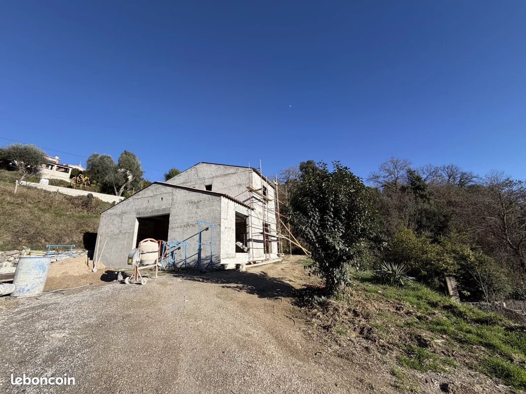 Maison 4 pièces 85 m² · à Contes · 85 m² · 330 000 €