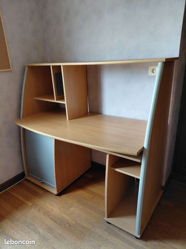Bureau (image 1)