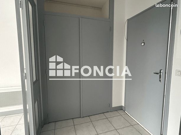 https://img.leboncoin.fr/api/v1/lbcpb1/images/e2/39/c2/e239c2319c522ee3a6fb5e3c373dc0afd1607a83.jpg?rule=ad-image