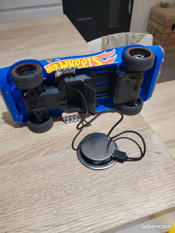 Hot Wheels RC voiture télécommandée Rodger Dodger échelle 1 Hot Wheels RC voiture télécommandée Rodger Dodger échelle 1