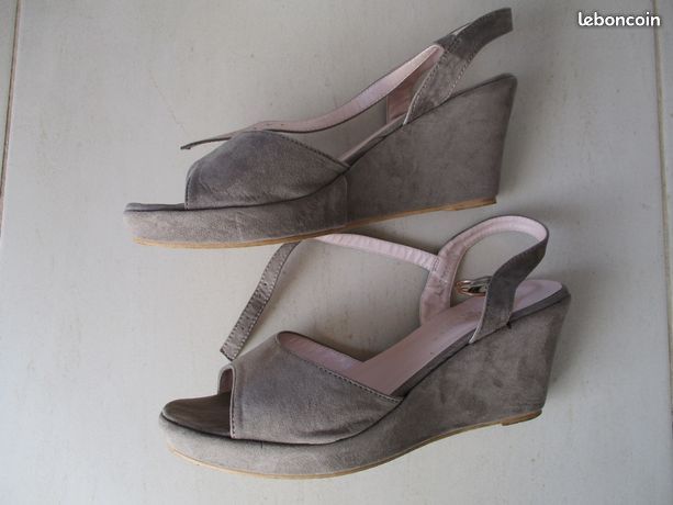 Chaussures d'été à talons compensés / P 39 (image 1)