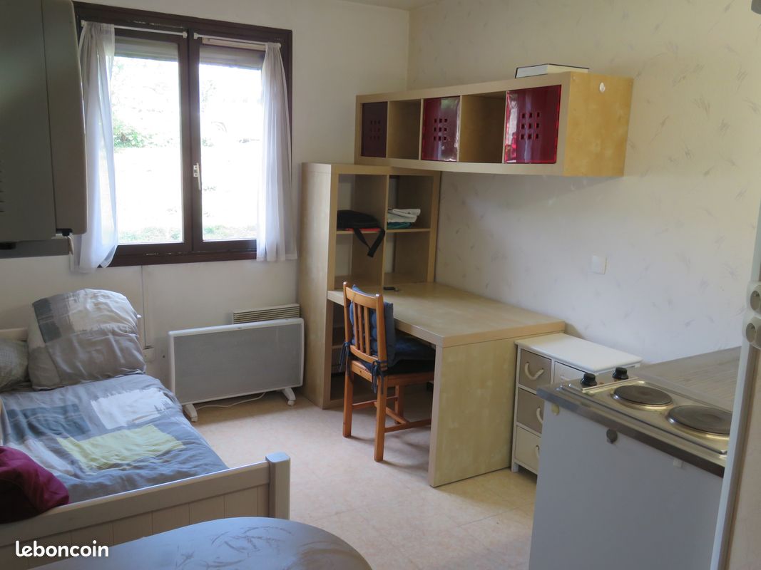 Appartement 1 pièce 15 m² · à Saint-Genis-Laval · 15 m² · 495 €