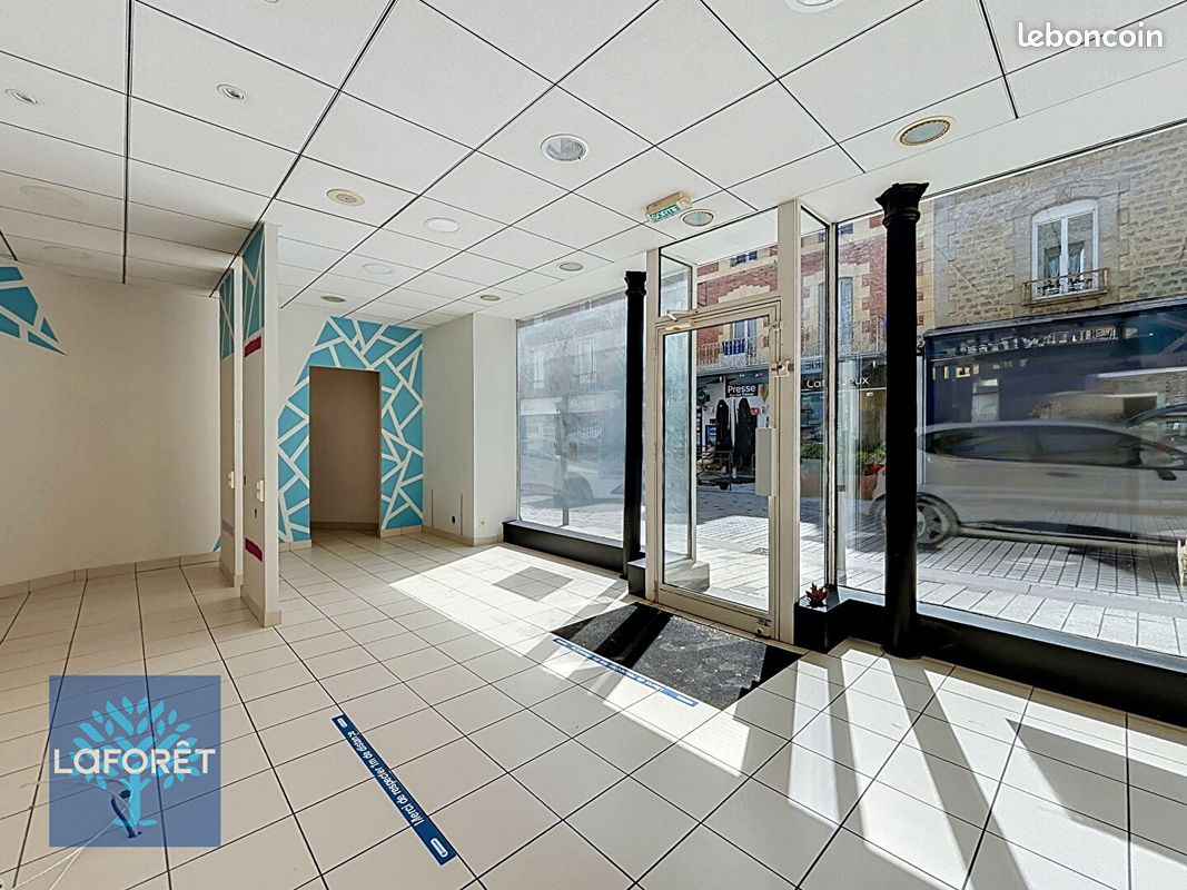 Local commercial 85 m² FOUGERES (image 2)