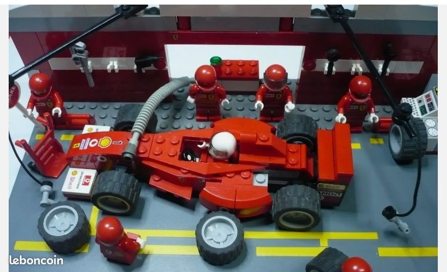HOT F1 Pit Stop Lego Ferrari 8375 LEGO Racers: Ferrari F1 Pit Set - Main Image