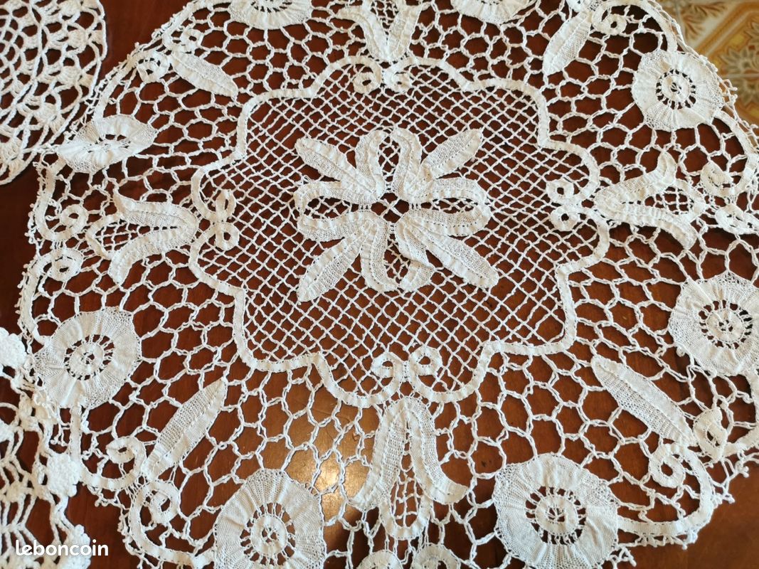 NAPPERON CROCHET MAIN artisanat français blanc carré