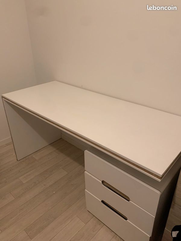 Bureau avec tiroirs (image 1)