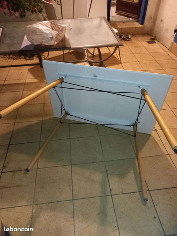 Table blanche pratiquement neuve (image 5)