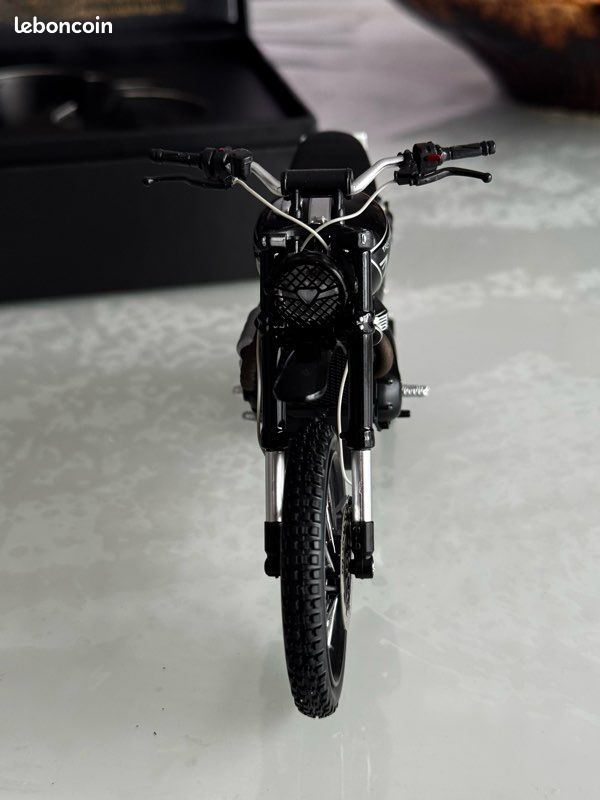 Miniature Moto Ancienne Triumph - Plastique - 10cm - Type Cadeau Bonux - Occasion