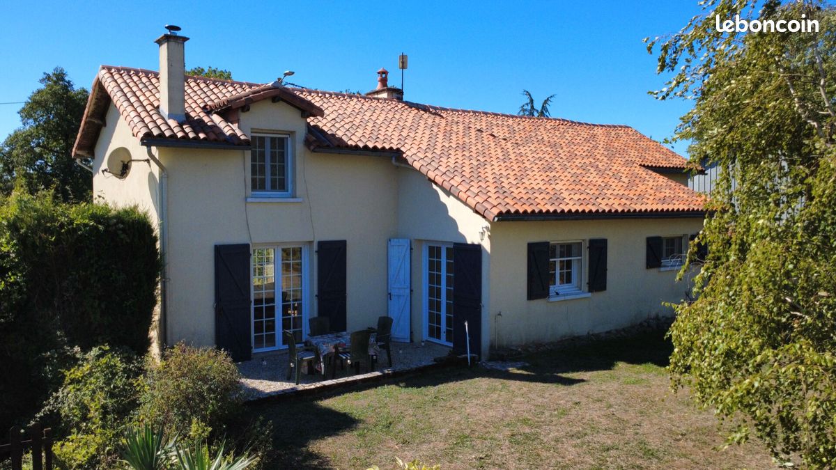 Maison 8 pièces 173 m² · à Usson-du-Poitou · 173 m² · 179 000 €