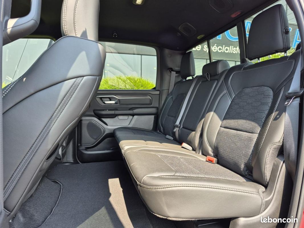 Dodge ram 1500 crew cab sport black package 2025 (image 12)